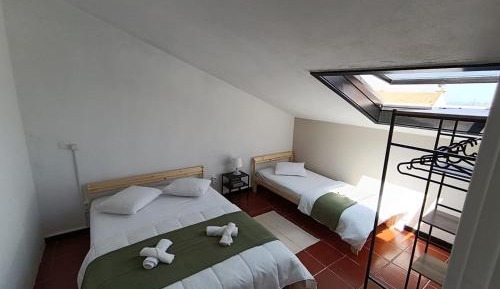 Basic Triple Room with Shared Bathroom