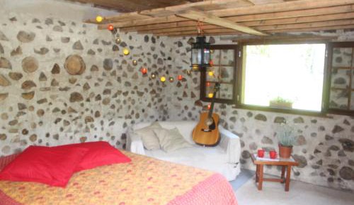 Deluxe Room (2 Adults + 1 Child)