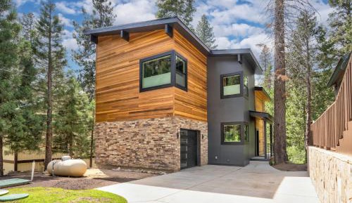Family Room with Mountain View
