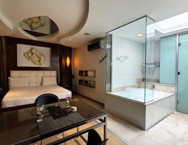 Deluxe Double Room with Bath