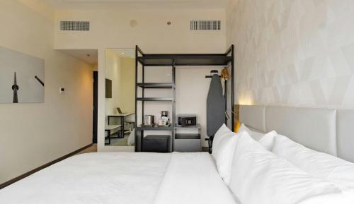Standard King Room with City View