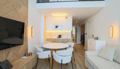 Two-Bedroom Deluxe Apartment with Balcony