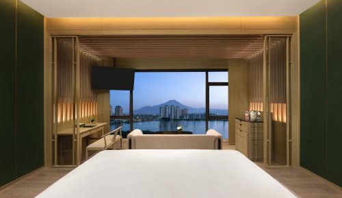 Premium King Room with Lake View