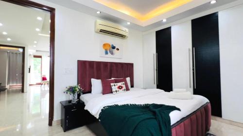 Premier One-Bedroom Apartment