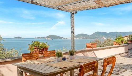 One-Bedroom Apartment with Sea View