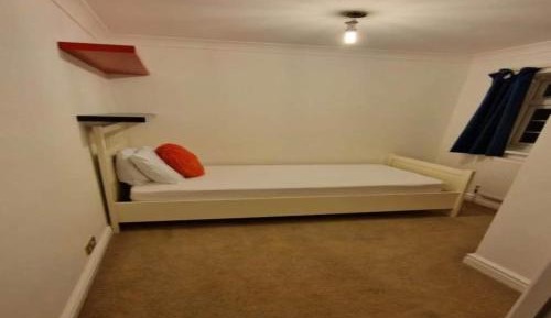 One-Bedroom Hotel 