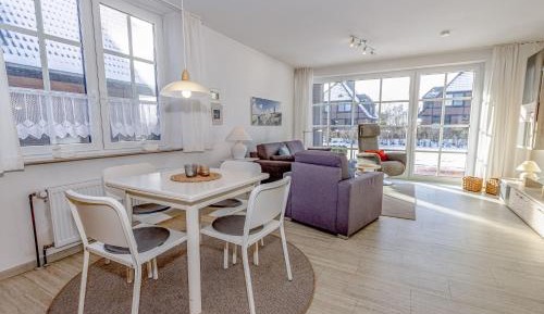 One-Bedroom Apartment with Balcony