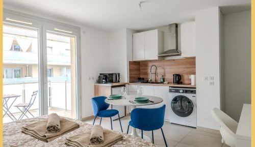 Apartment with Balcony