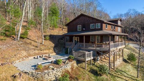 Three-Bedroom Holiday Home 