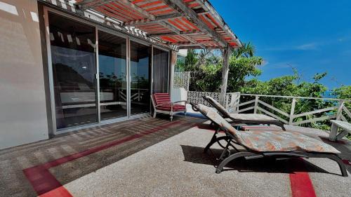 Deluxe Suite with Sea View