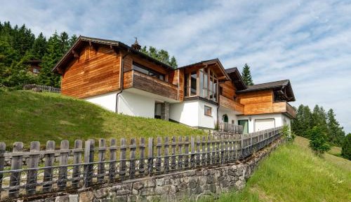 Apartment with Mountain View