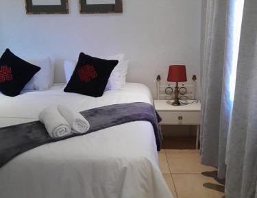 Classic One-Bedroom Apartment with King Bed