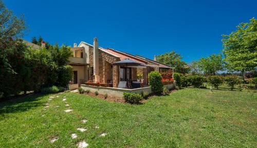 Villa with Garden View