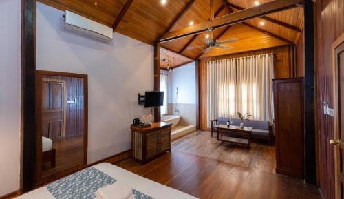 Family Room with Garden View