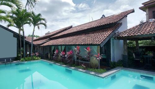 Deluxe Double Room (2 Adults + 1 Child)