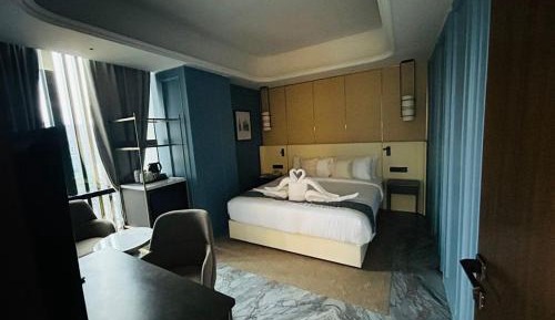 Deluxe Double Room (2 Adults + 1 Child)