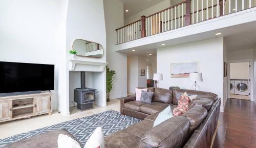 Five-Bedroom Apartment