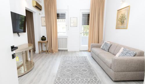 Deluxe One-Bedroom Apartment with Garden View