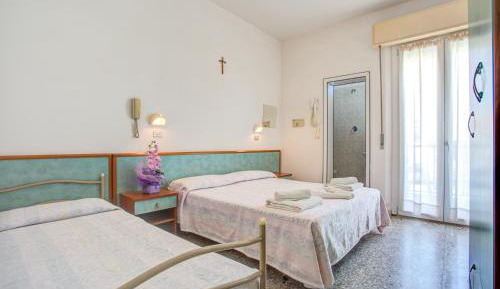 Triple Room with Balcony and Beach Access