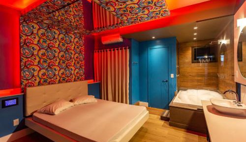 Suite with Hot Tub