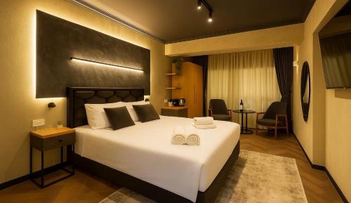 Deluxe King Room