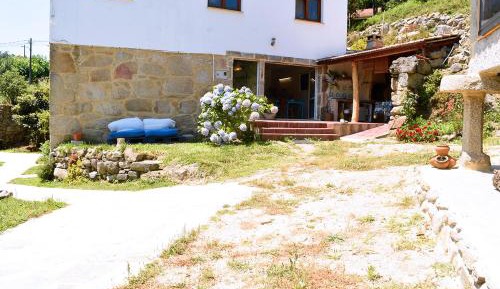 Deluxe One-Bedroom Apartment with Garden View