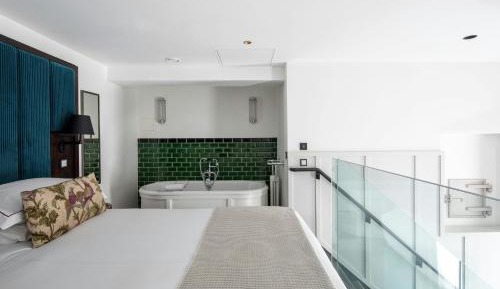 One-Bedroom Loft King Suite