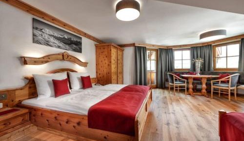 Deluxe Family Suite