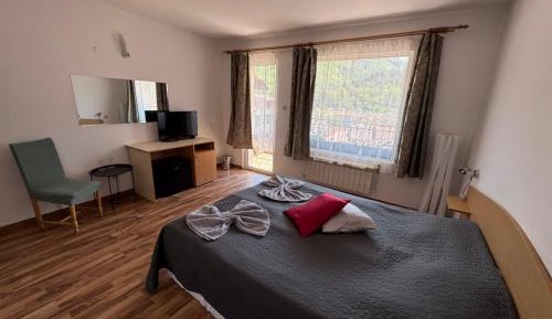 Double Room with Mountain View