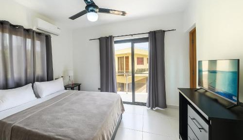 Three-Bedroom Apartment with Balcony