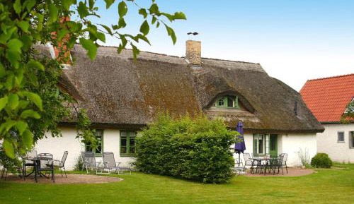 One-Bedroom Holiday Home
