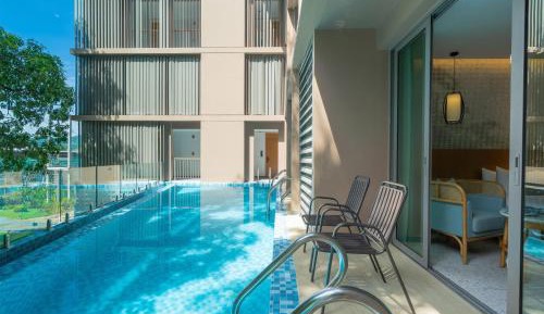 Superior King Room - Pool Access
