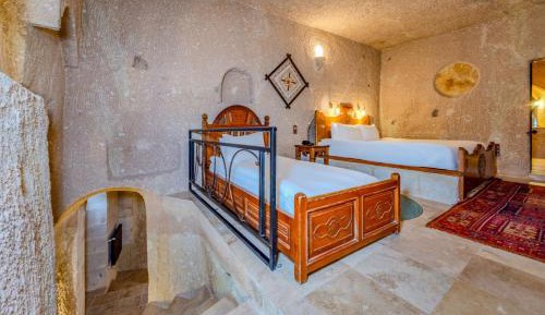 Premium King Cave Suite 
