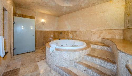 Luxury Cave Suite 
