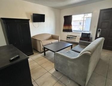 Deluxe King Suite