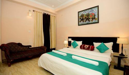 Deluxe Double Room (2 Adults + 1 Child)