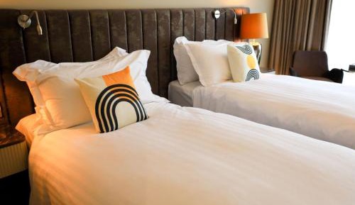Standard Twin Room with Paddock View and Balcony