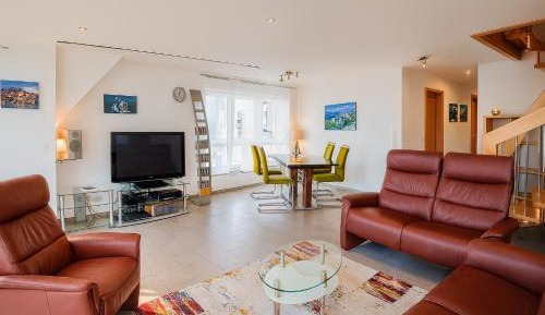 Apartment with Mountain View