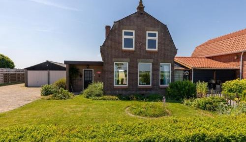 Three-Bedroom Holiday Home 
