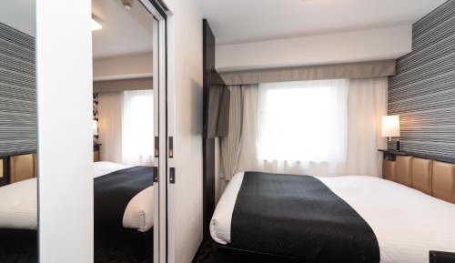 Connecting Room
