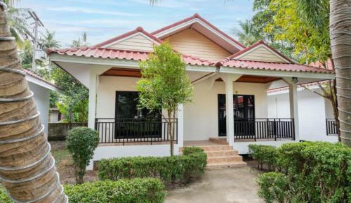 Bungalow with Garden View