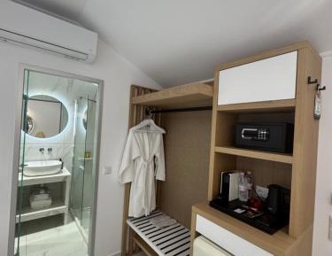 Deluxe Double Room with Balcony and Sea View