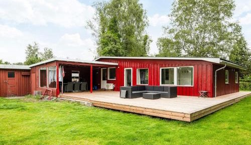 Three-Bedroom Holiday Home 