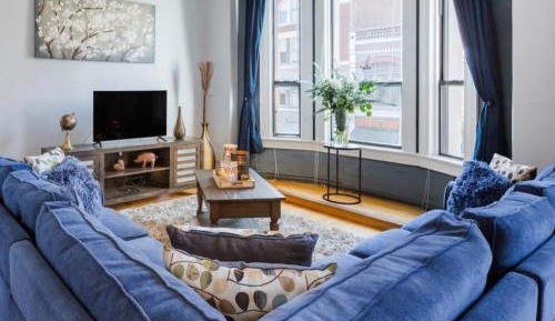 Deluxe Queen Suite