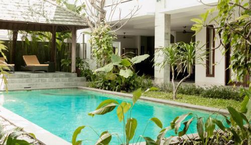 Apartment with Pool View 