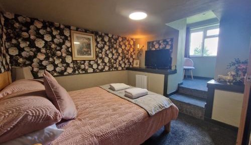 Deluxe Double Room with Shower