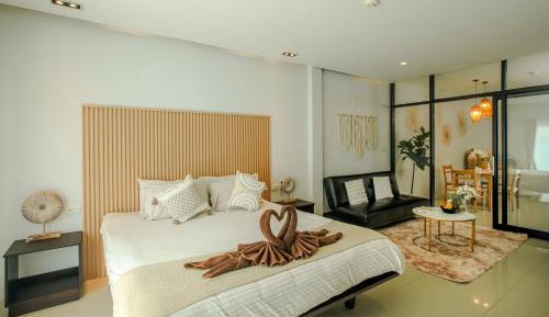 Deluxe One-Bedroom Apartment with City View