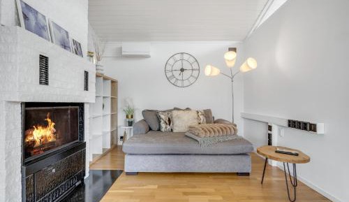 Four-Bedroom Apartment with Balcony 