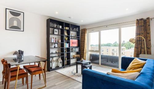 One-Bedroom Apartment with Balcony