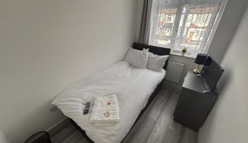 Single Room with Shared Bathroom